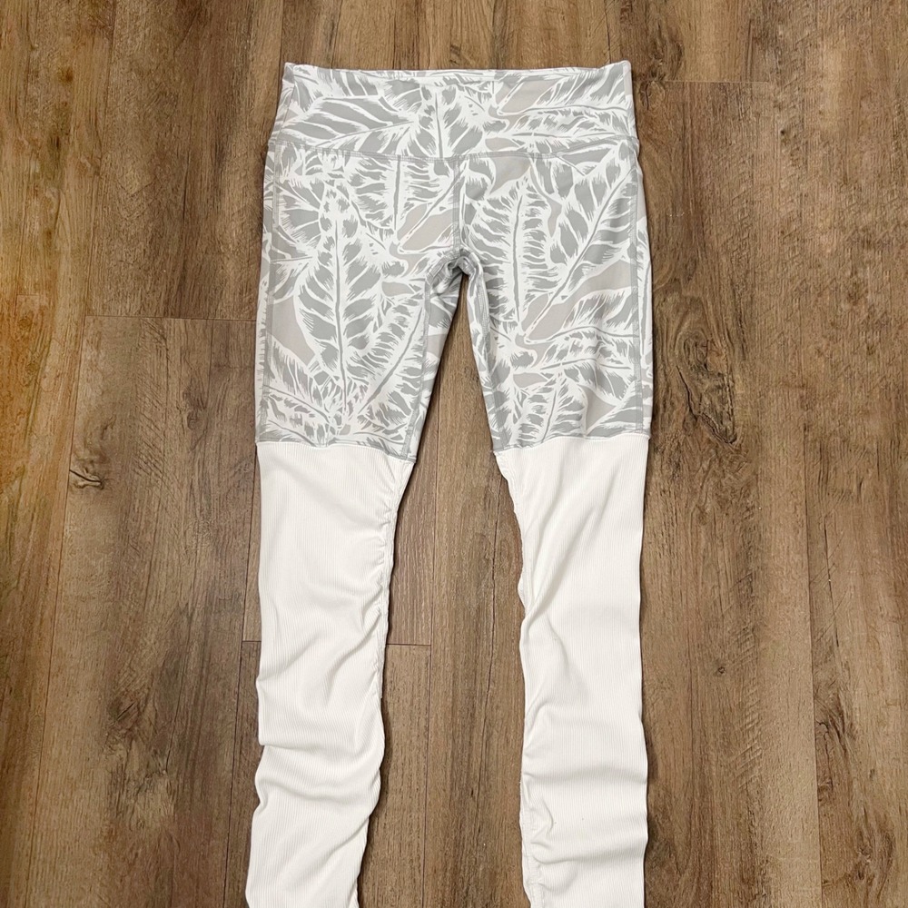 Alo Yoga Goddess Ribbed Leggings White Leaf Print Long Leggings Size M - Picture 7 of 12